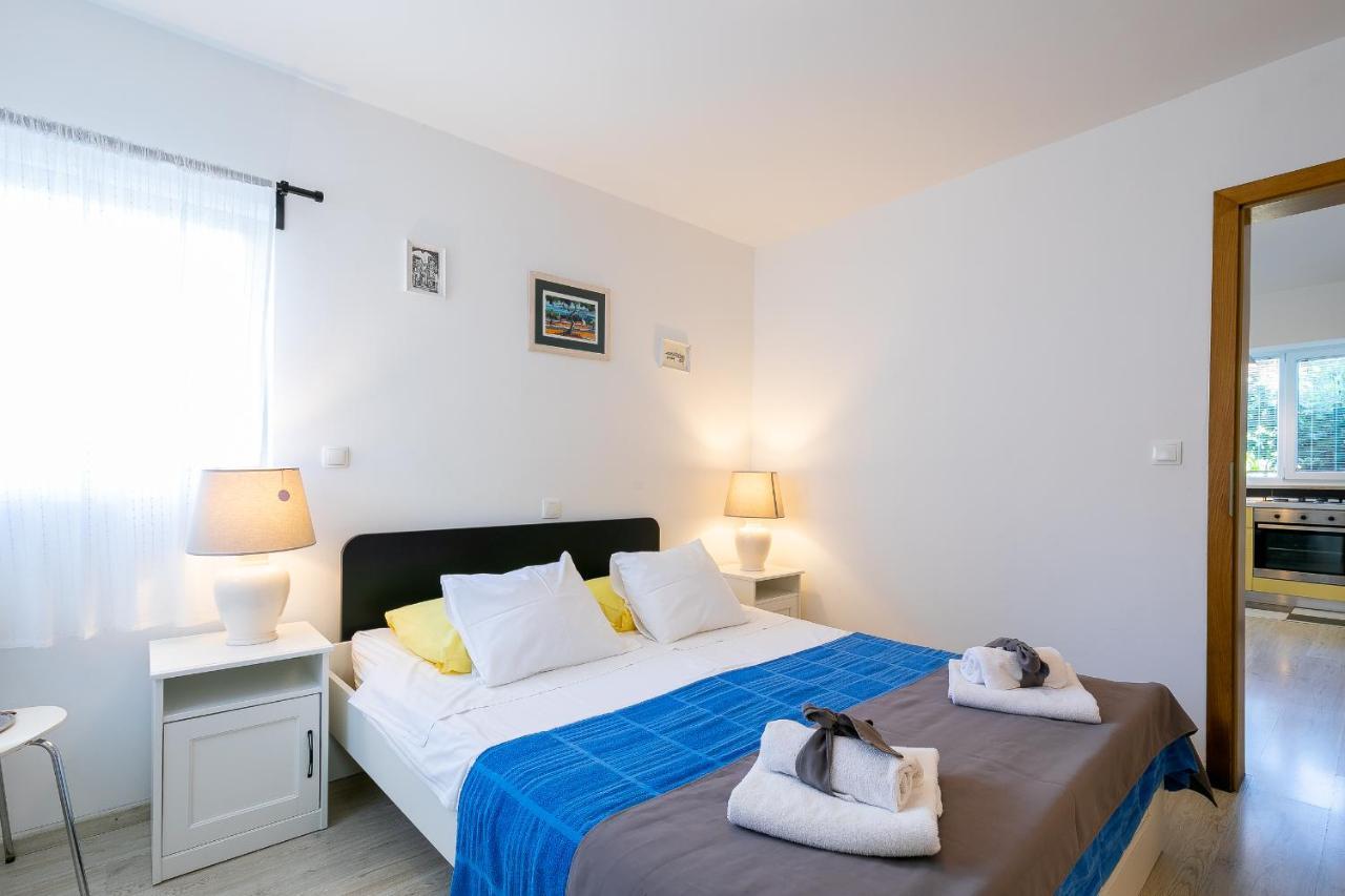 Apartments Karisima กอร์จูลา ภายนอก รูปภาพ