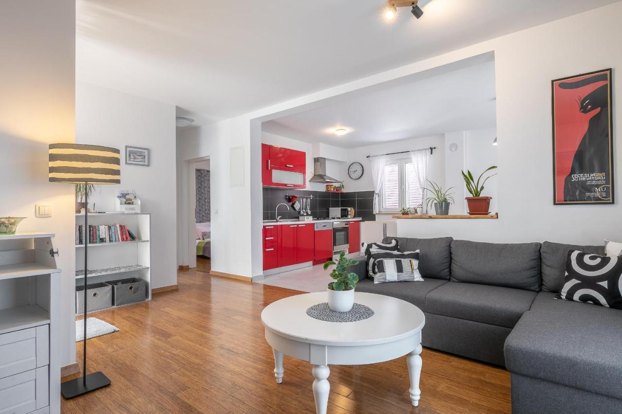Apartments Karisima กอร์จูลา ภายนอก รูปภาพ